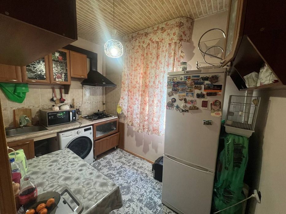 Продаётся 1/1/4 на м-в Карасу 1