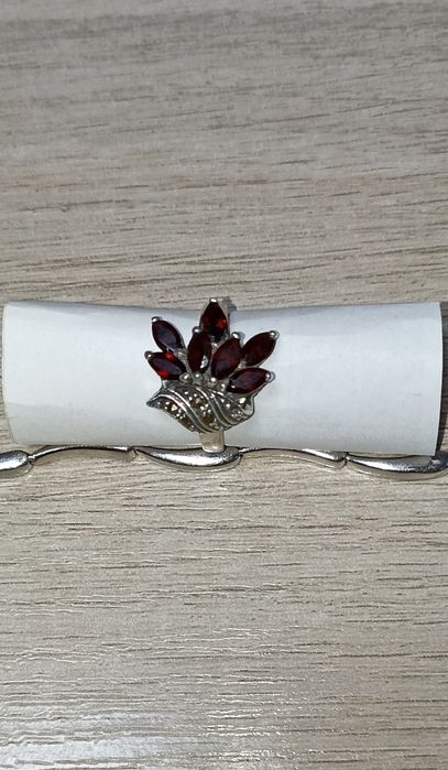 Продам Серебряное колье с Гранатом