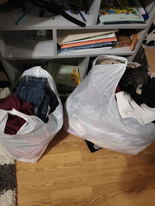 Отдам даром детские вещи