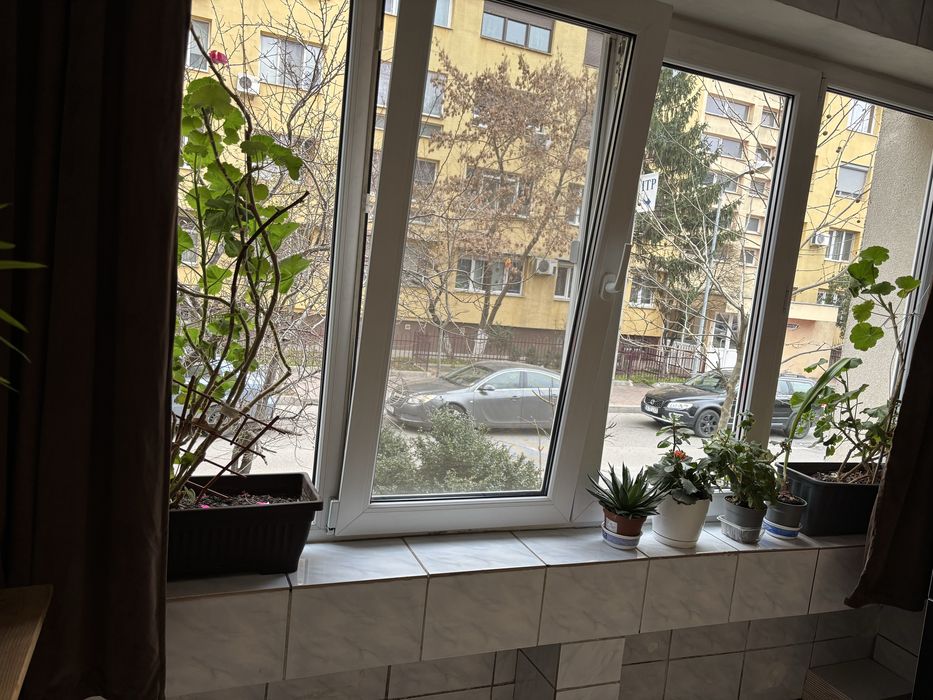 Vand apartament 2 camere,54 m,decomandat,patrer inalt