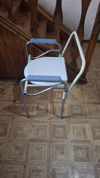 Санитарный стул туалет