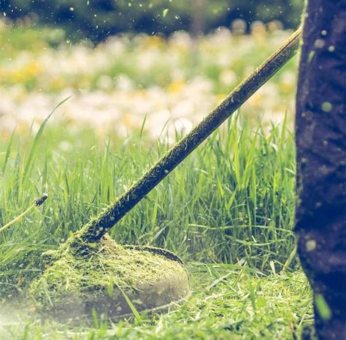 Акумулаторен тример за трева-храсторез с добавени колела и 2 батерии