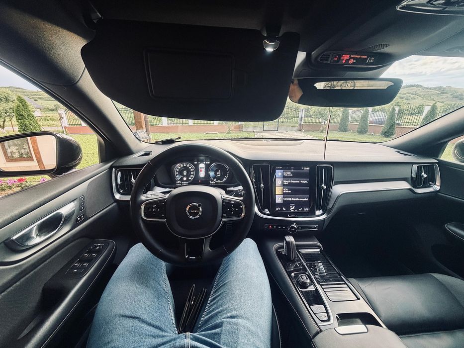 Vând   Volvo V60 T6 RECHARGE R-Design 2021 350CP
