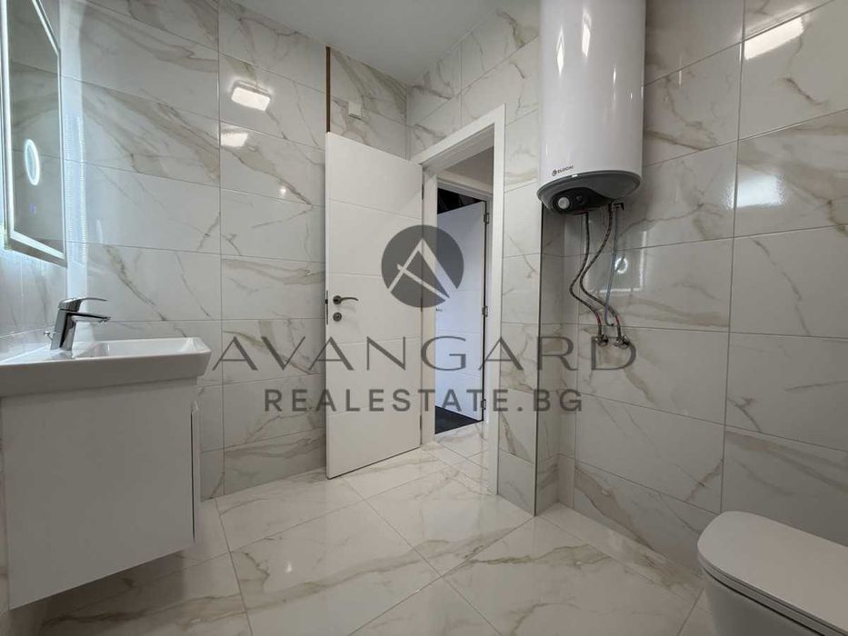 Продава се Тристаен апартамент в Пловдив, Остромила - 118 кв.м за 1865 €/кв.м - Снимка #11