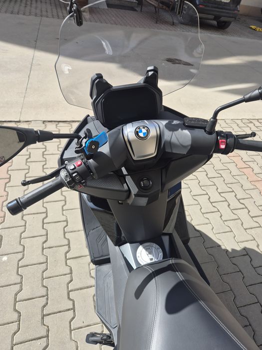 Vand BMW 400 GT triple black
