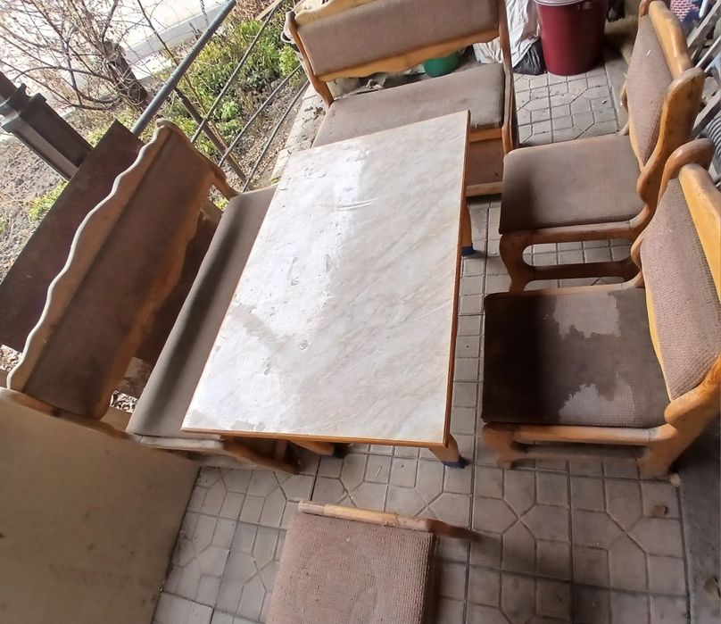 Кухонный уголок стол стул  сотилади.