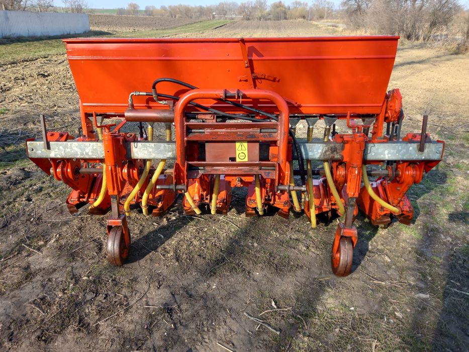 Prasitoare cu freza si ferilizator