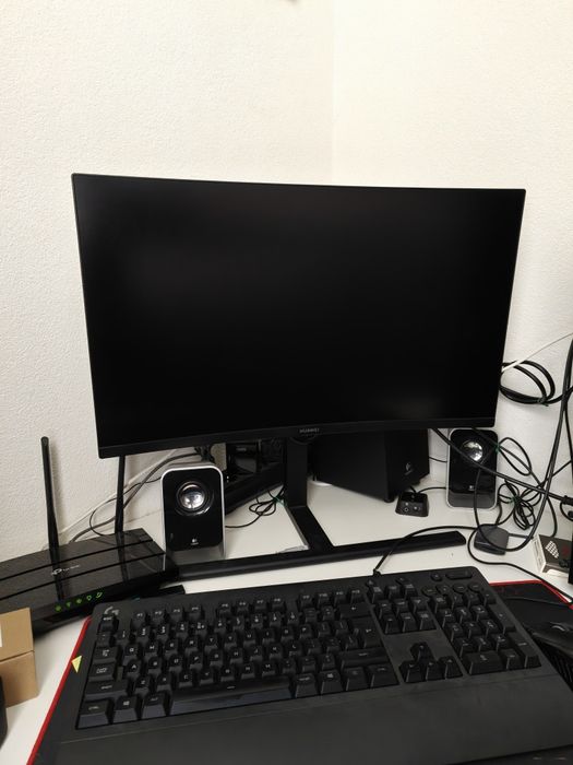 Monitor LED curbat 27"