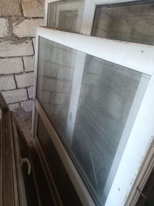 Продам пластиковый бу окно