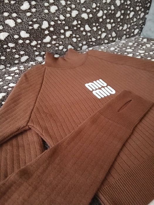 Чист нов  пуловер