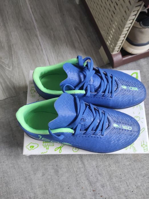 Adidași fotbal mărimea 35