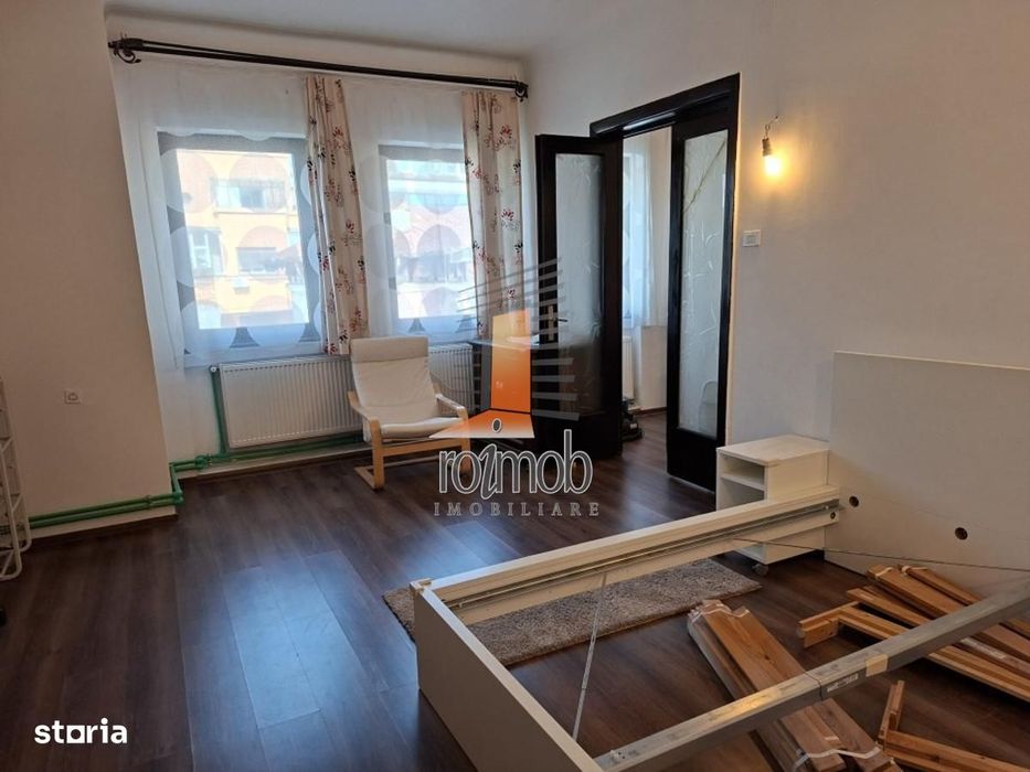 Apartament 3 camere in vila, etajul 1S+P+1+M, zona Stefan cel Mare
