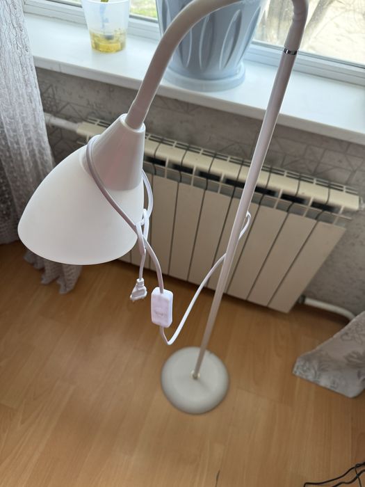 Продам лампу напольную