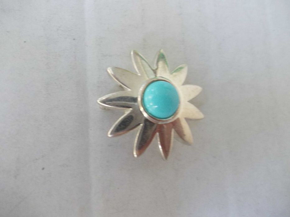 Brosa veche din argint cu piatra 2