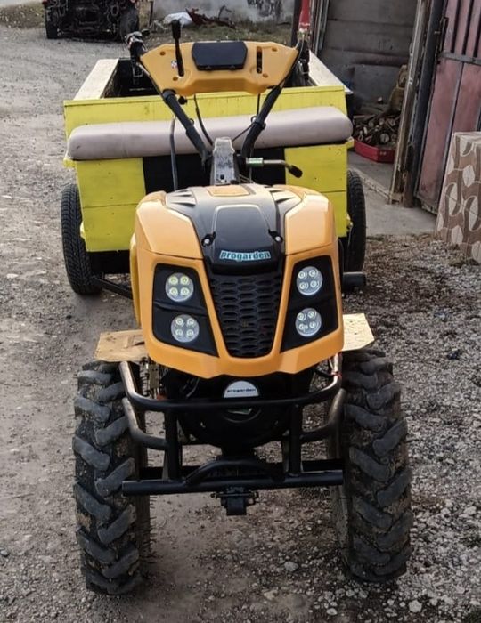 Motocultor 4x4 cu remorca