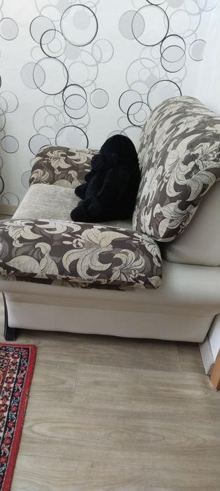 Продам 1 подставку под ТВ, 1 кресло