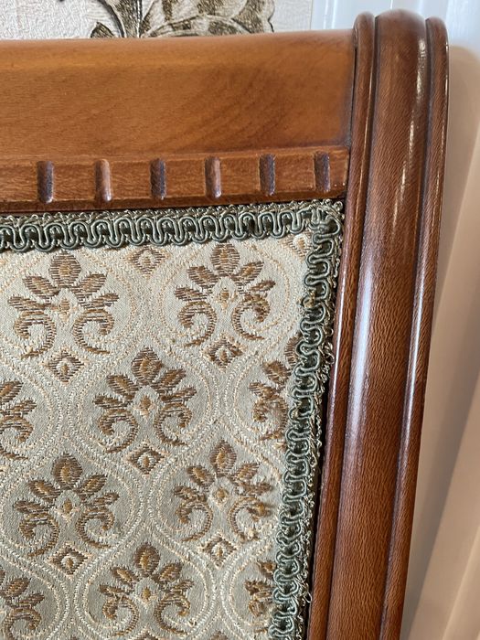 Продам 6 стульев