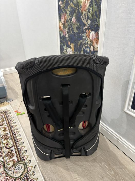 Детское кресло в машину