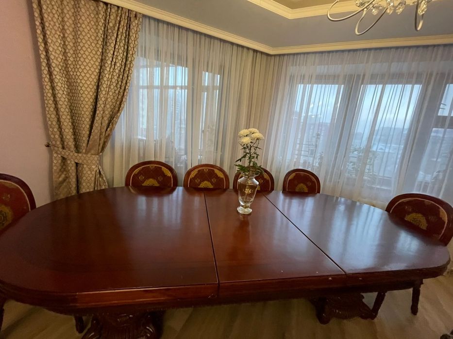 Продам обеденный стол. 95000 тг