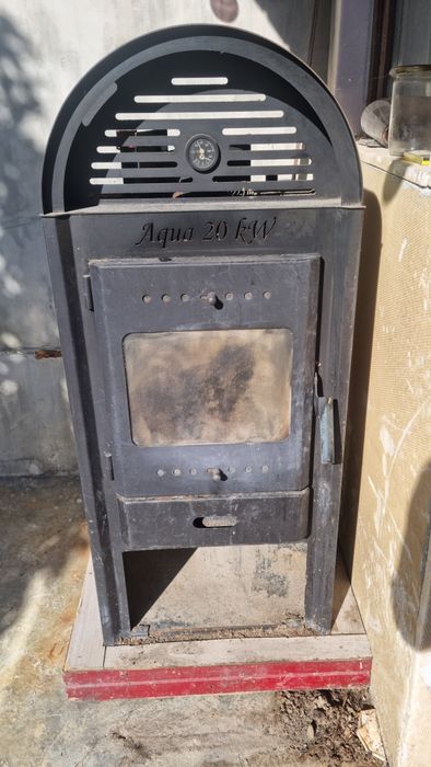 Vînd termoșemineu aqua 20 kw în stare perfecta