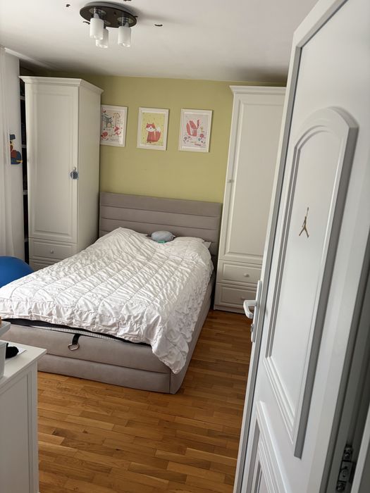 Apartament 3 camere central langa liceul economic mai exact piata romana d1