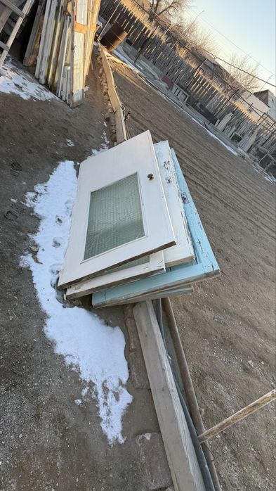 Дрова, двери и окна со стеклом, самовывоз вечером