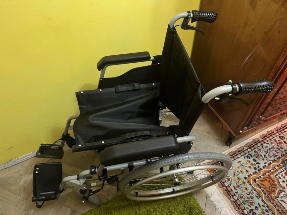 Fotoliu rulant Vitea Care nefolosit