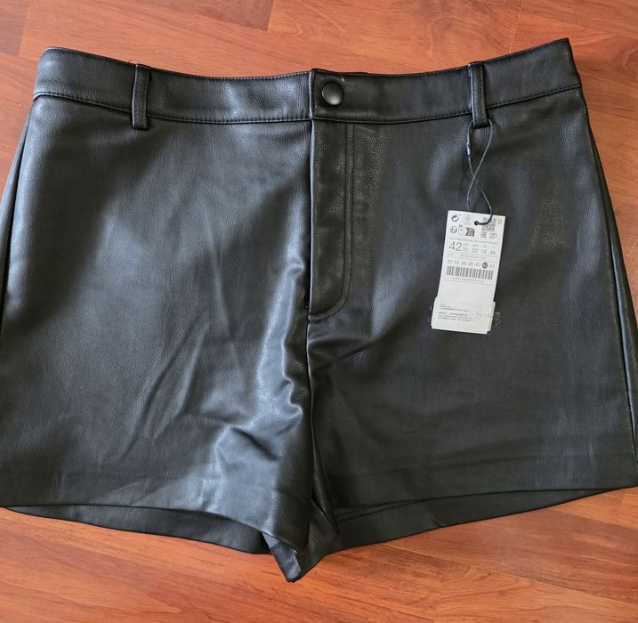 Stradivarius Къси кожени панталони