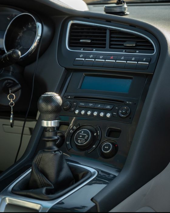 Пежо 5008 2011г 1.6 16 156к. с