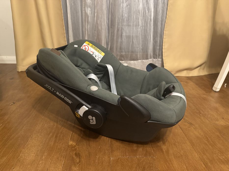 Vand scoica + baza isofix Maxi Cosi Joolz.