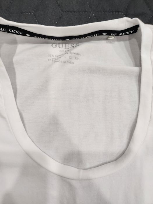 GUESS! Оригинална дамска блуза!