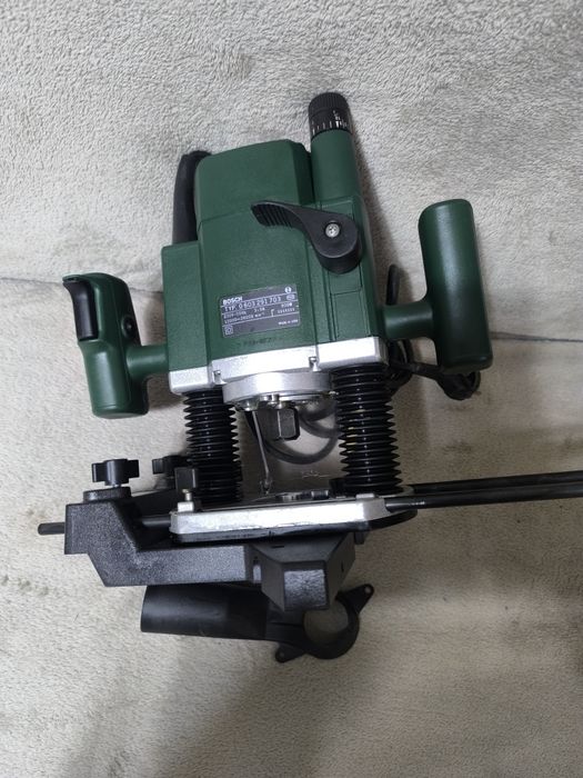 Freză Bosch POF 800-ACE putere 800w (VÂNDUT)