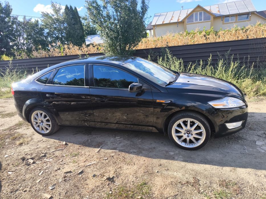 Vând Ford Mondeo sau schimb cu ceva mai mic de oraș (benzina)– Mașină personală de familie (2.0 DieselPrimul proprietar în RO)