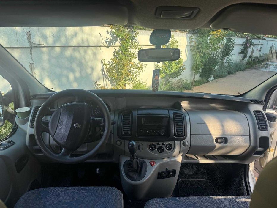 Vand RENAULT TRAFIC -- 5000 euro