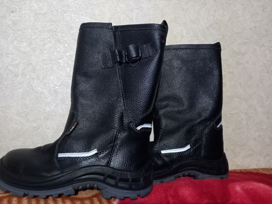 Зимняя спецодежда,зимние сапоги.