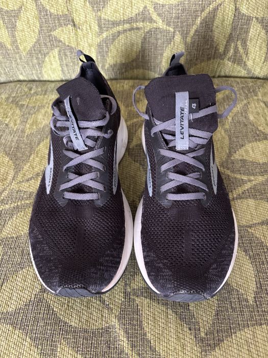 Маратонки Brooks и Mezuno