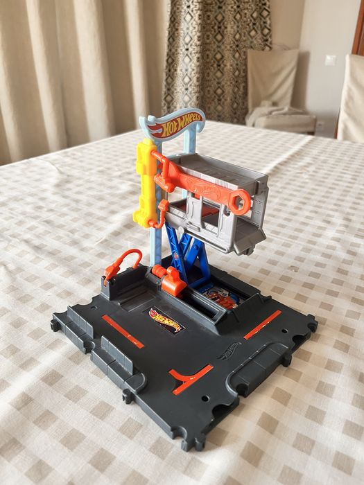 Hot wheels СТО горка