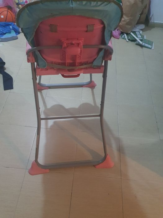 Scaun bebe luat masa și socializare