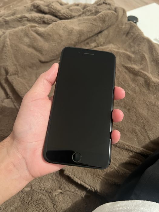 Продам Айфон 7+ 128