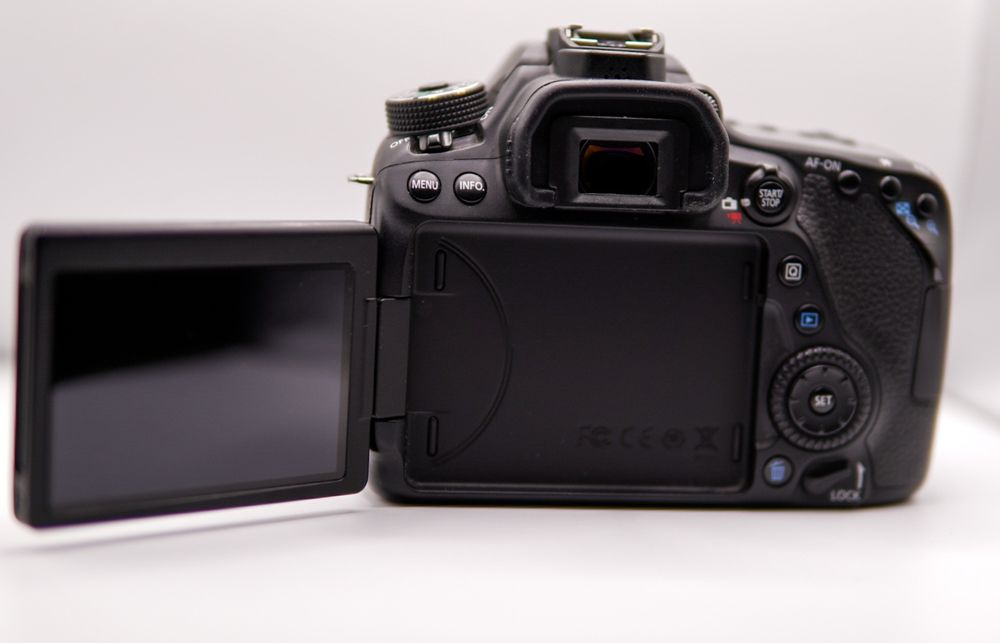 Canon EOS 80D (body)