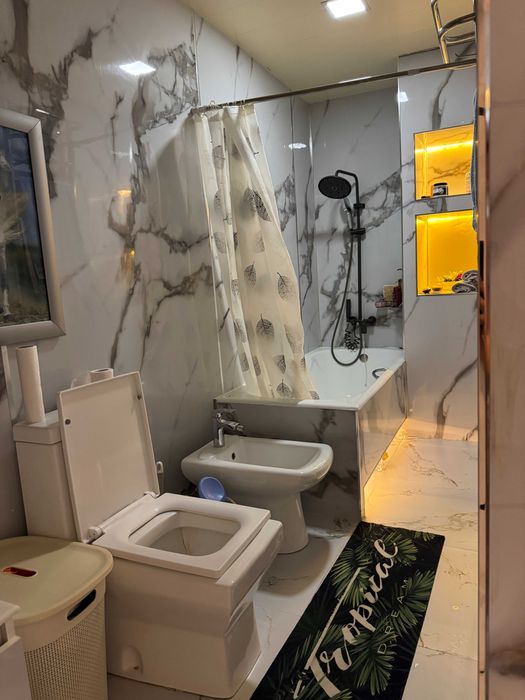 Центр, Метро Космонавтов , 3х комнатная , 94кв/м. ЕвроРемонт с мебелью