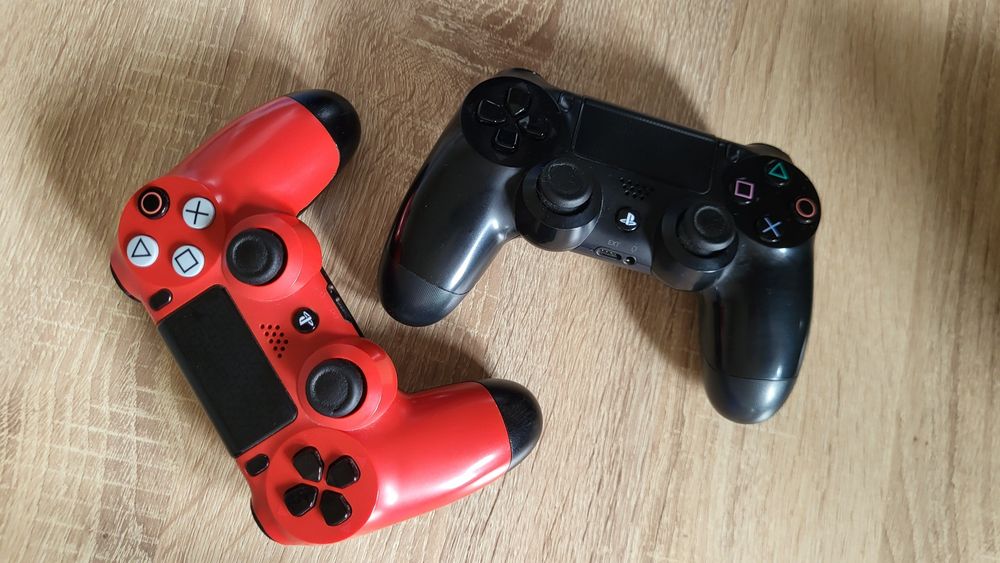 Playstation 4 1TB с 2 джойстика+5 игри подарък