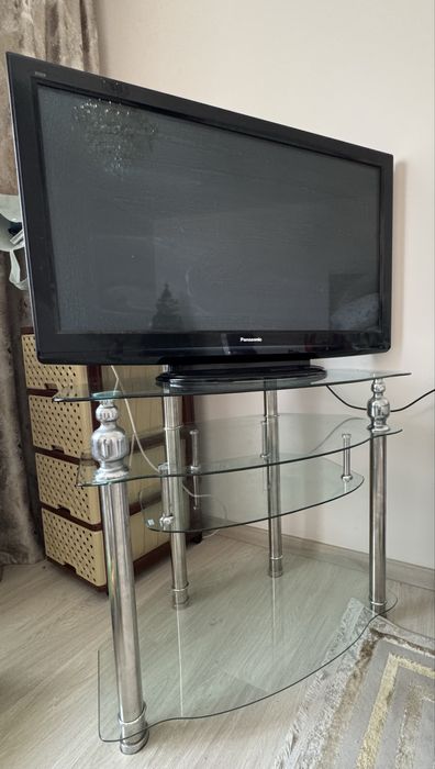 Телевизор с подставкой