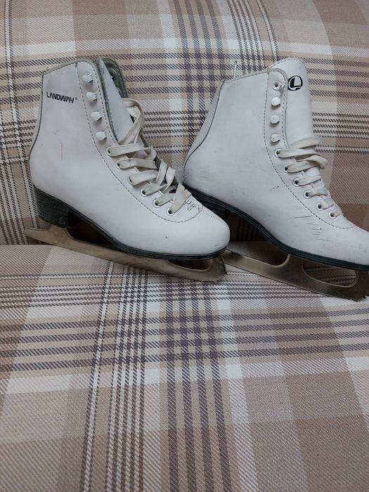 Продаем фигурные коньки