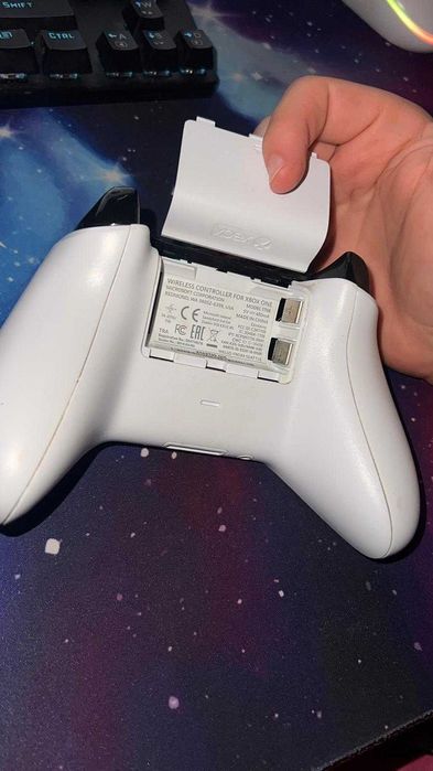 Controller Xbox One S Original Alb – Stare Impecabilă, Fără Defecte