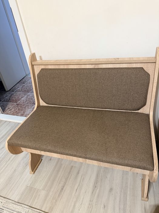 Mobilier bucatarie .2 bachete din lemn cu lada depozitare