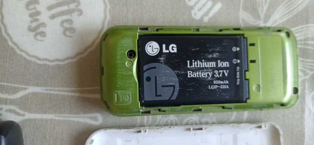 Продавам стар GSM LG