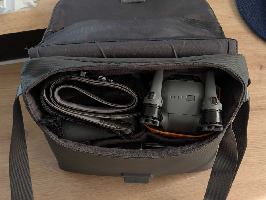 Dronă DJI Air 3, pachet Fly More Combo + Accesorii