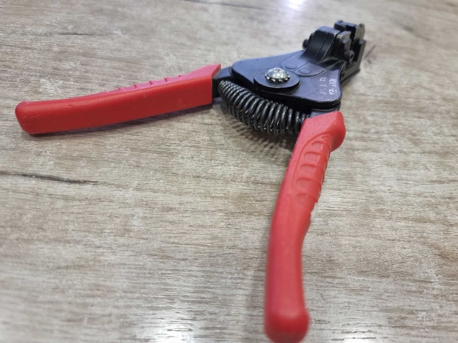 Клещи KNIPEX за сваляне на изолация