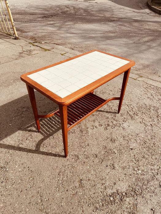 Винтидж холна маса – скандинавски дизайн в стила на Johannes Andersen